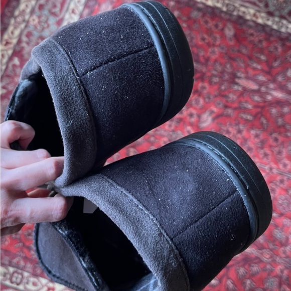 WEMBLEY Barely Worn True Black w/ Charcoal Trim Moccasins Slippers Sz L 9.5 10.5 - Picture 7 of 7